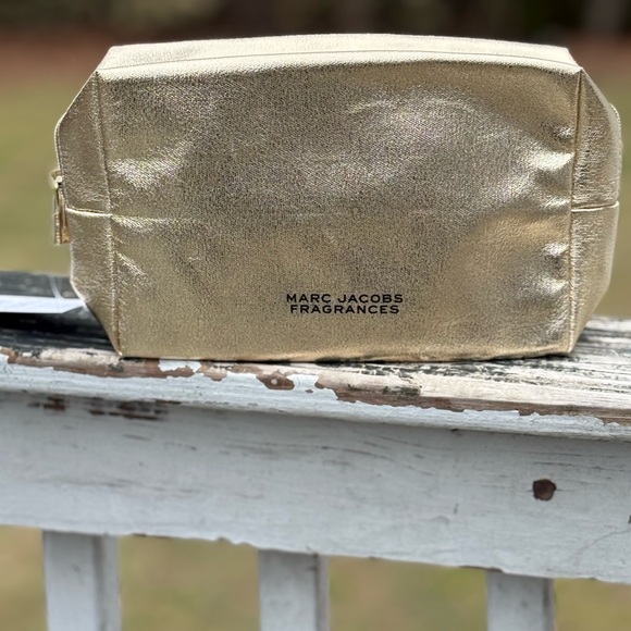 NWT MARC JACOBS FRAGRANCES GOLD FOIL LARGE COSMETIC TOILETRY POUCH - Picture 4 of 5